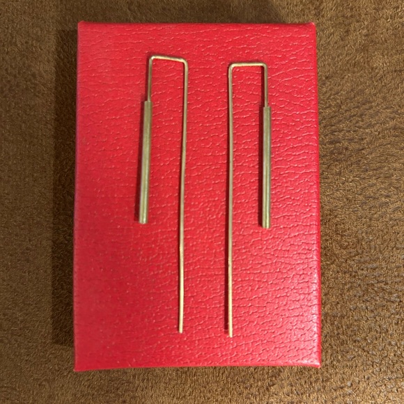 Long structured gold-plated earrings - Picture 1 of 3